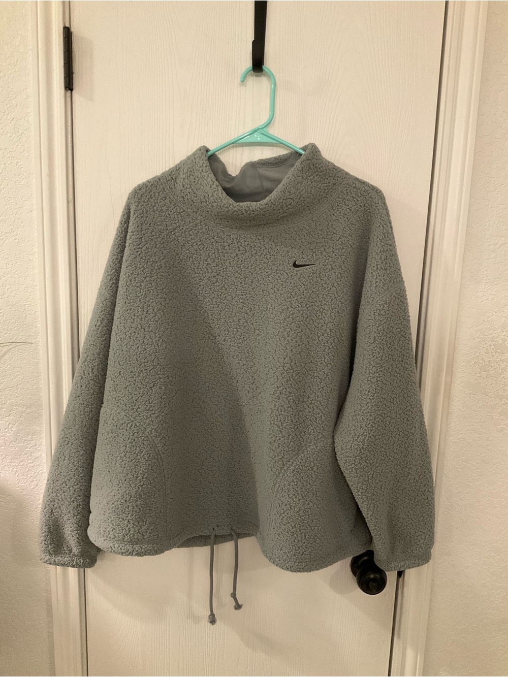 Nike Therma-FIT Gray Sherpa Fleece Pullover